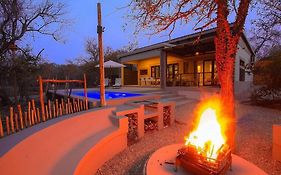 Longneck Luxury Bush Lodge